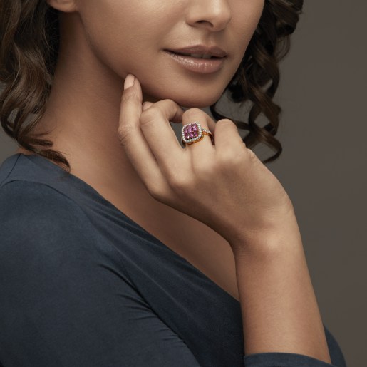 Diamond And Pink Tourmaline Ring In Yellow Gold (4.852 Gram)